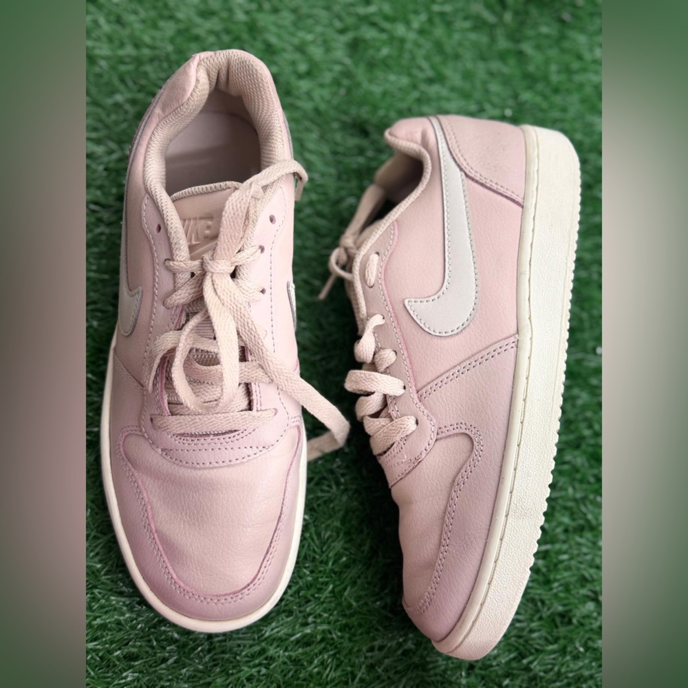 Nike Women's Ebernon Low Sneakers Size 7 US